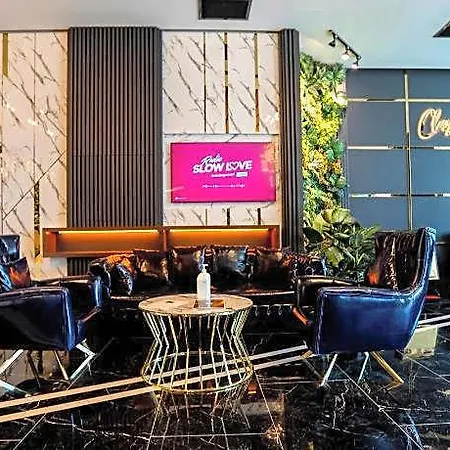 Class Hotel