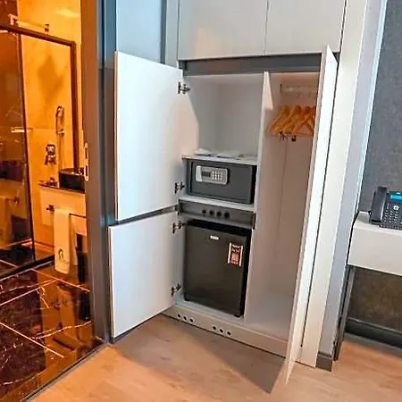 Hotel Class 4*