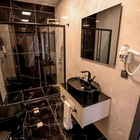 Class Hotel *